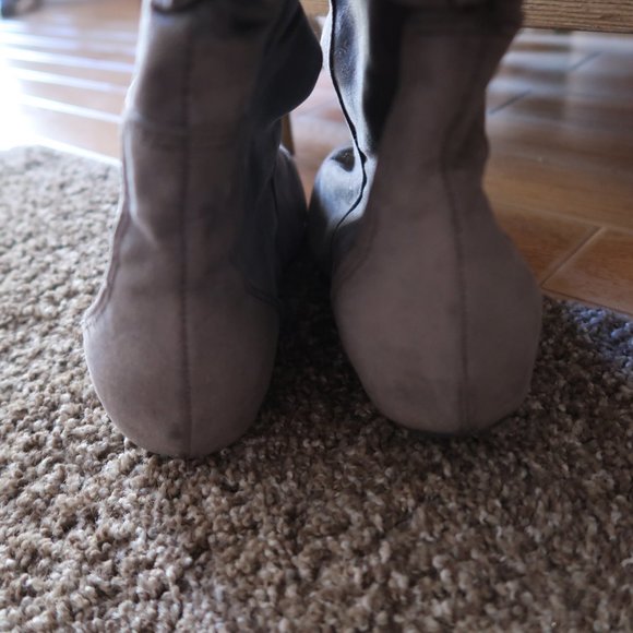 Gray Boots - Picture 4 of 6